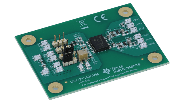 UCC21540EVM チャネル間に 3.3mm のスペースを確保した 5.0kVrms 絶縁型デュアル・チャネル・ゲート・ドライバの評価モジュール angled board image