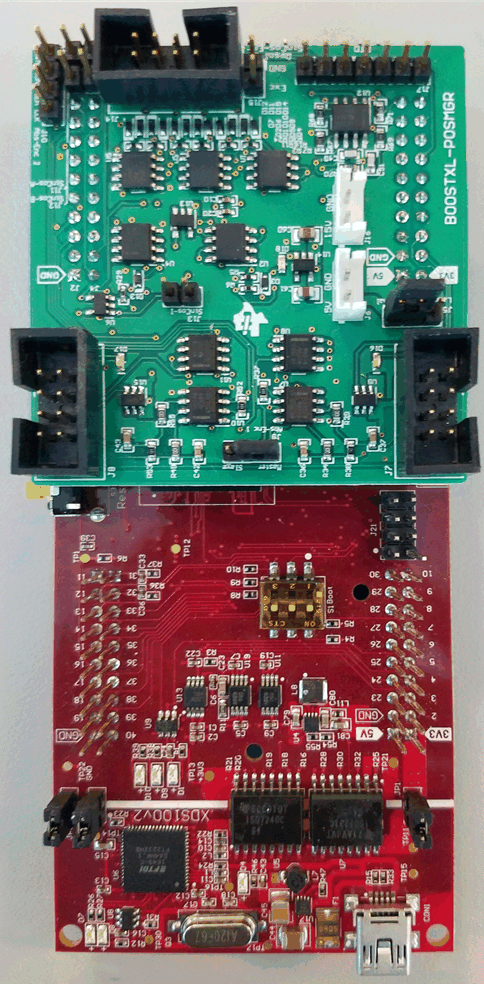 TIDM-1010 LaunchPad™ のサイト 2 に接続された TIDM-1010 ボード