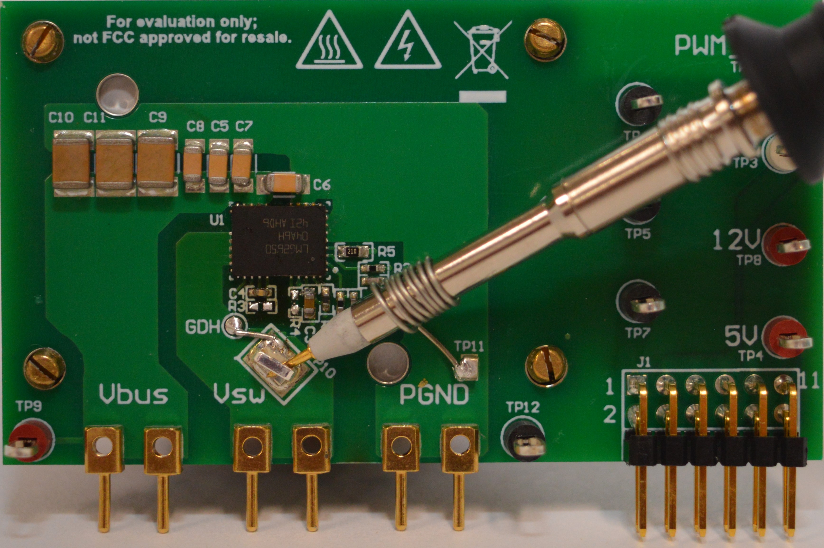 LMG2656EVM-102 Switch-Node Voltage
                                Measurement with High-Bandwidth Probe and Pigtail Ground
                                Connection